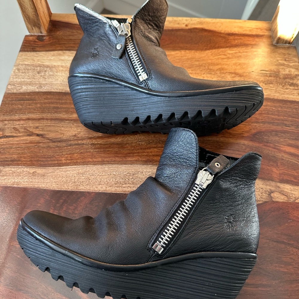 Fly London Yoxi Black Leather Wedge Boots size 40